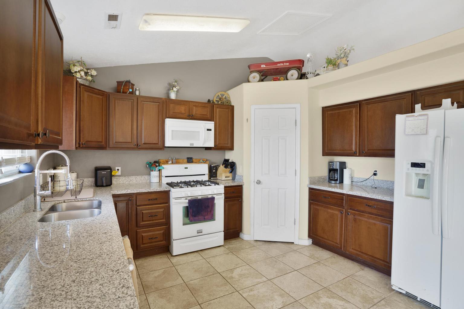 4756 North Santa Fe Trail Cedar City, UT 84721 - Photo 7 of 28 20260517175512136451000000-o