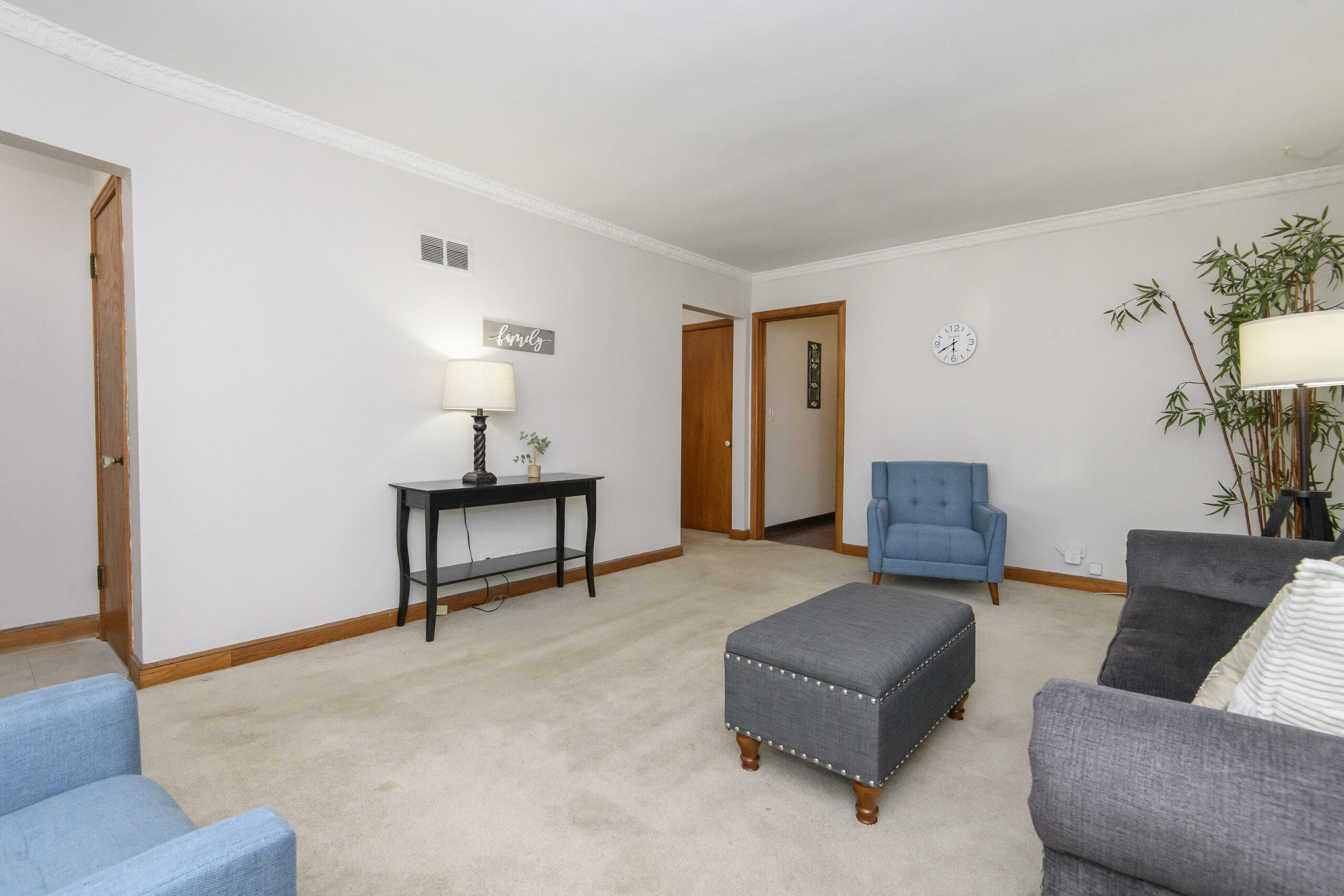 5122 North 65th Street Milwaukee, WI 53218 - Photo 7 of 31 Living Room