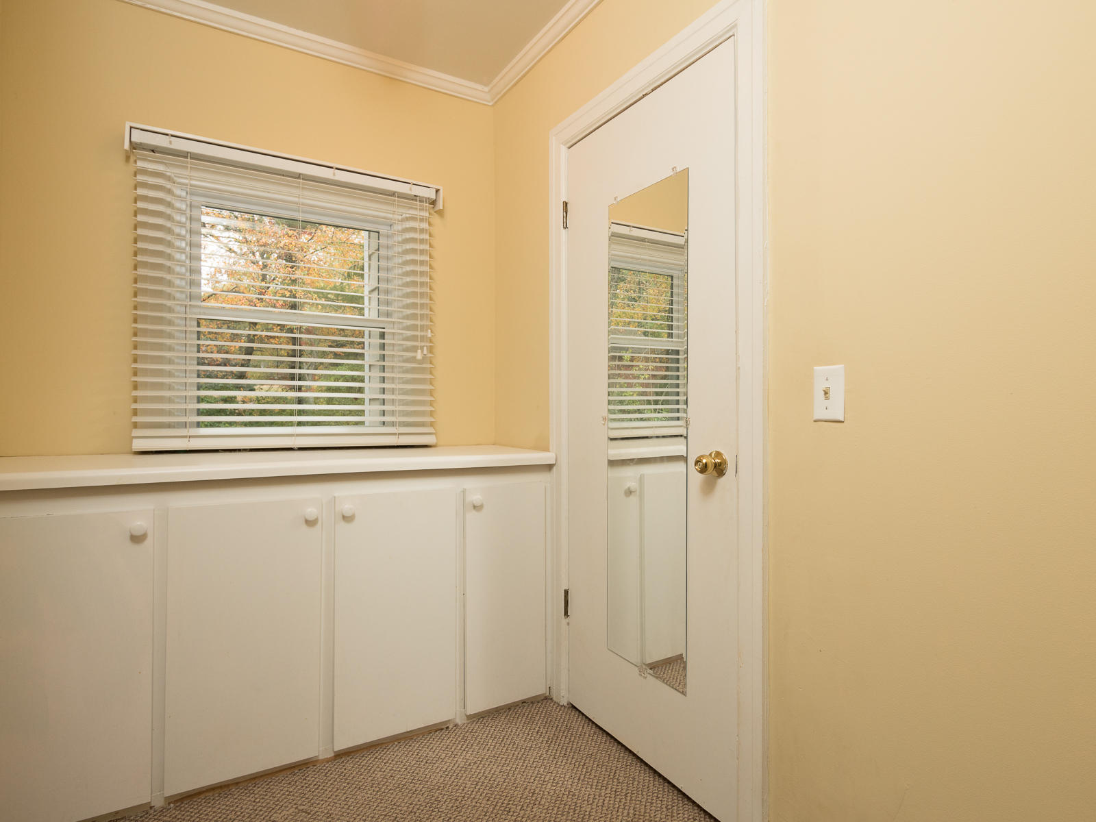 1408 Aladdin Road Lookout Mountain, GA 30750 - Photo 11 of 30 Master Dressing Room.