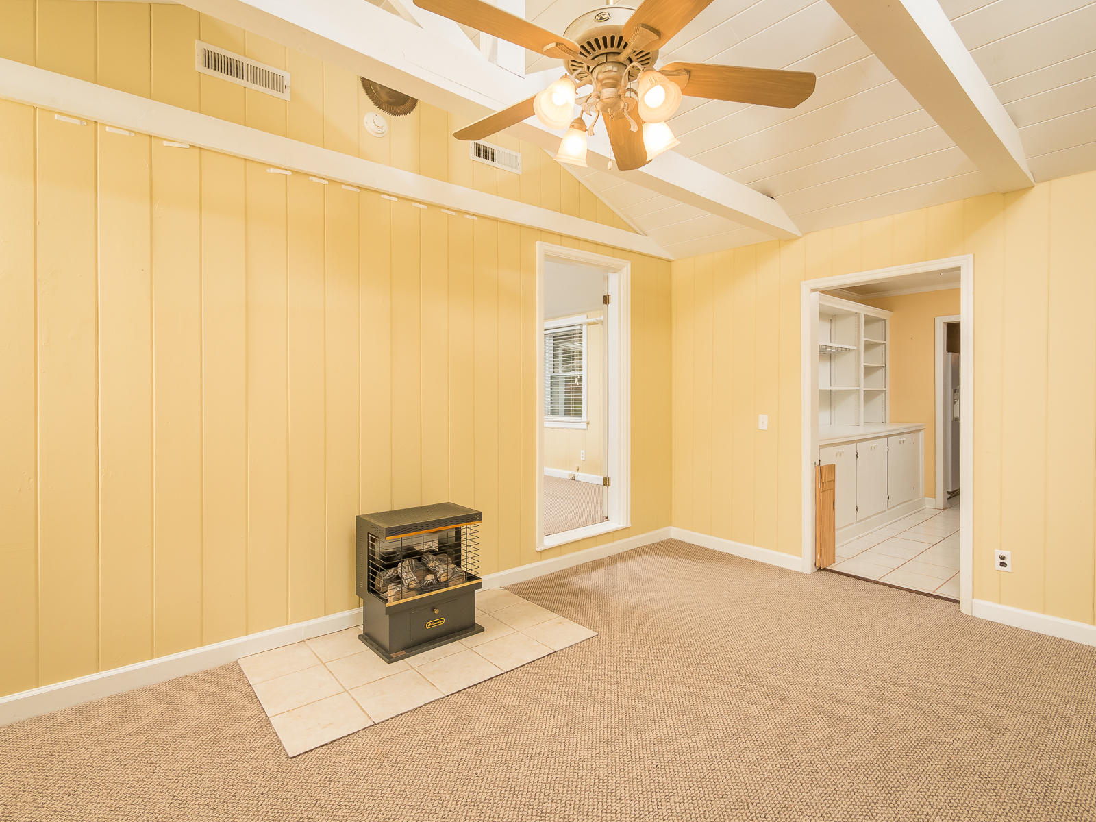 1408 Aladdin Road Lookout Mountain, GA 30750 - Photo 14 of 30 Den/ Family Room.