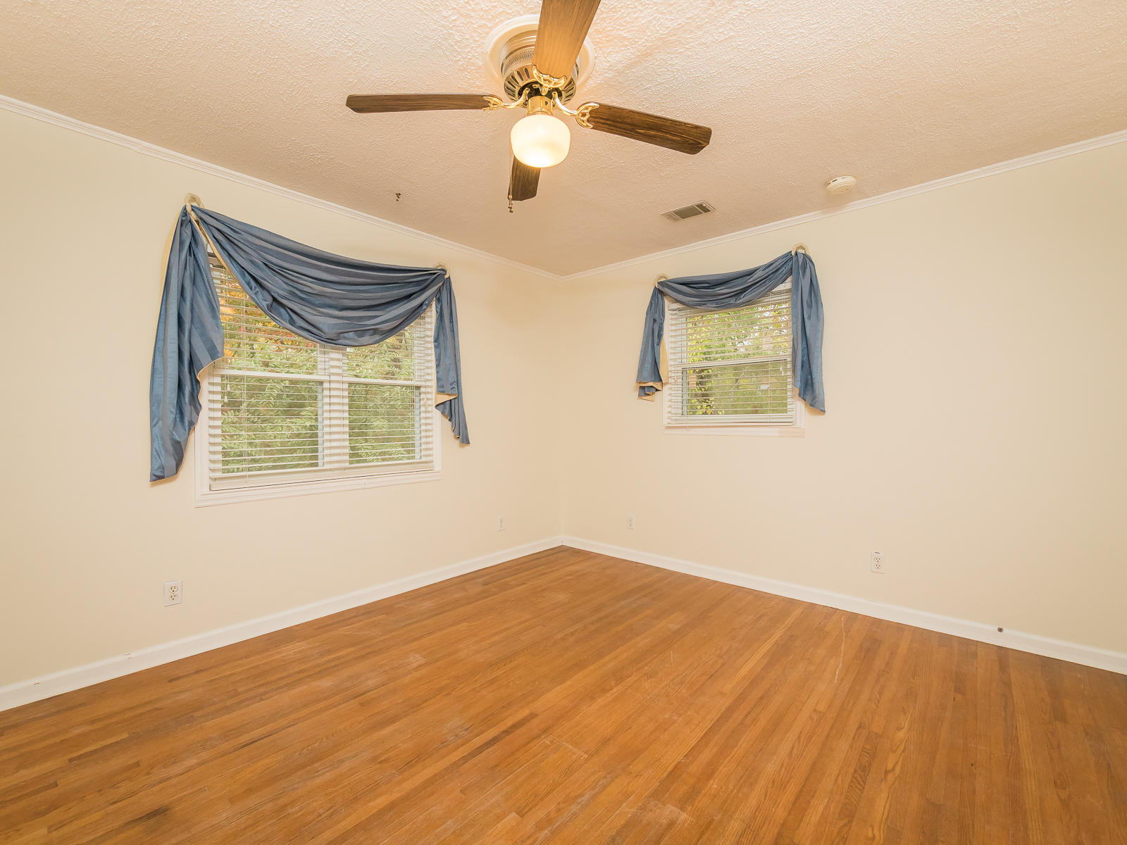 1408 Aladdin Road Lookout Mountain, GA 30750 - Photo 17 of 30 Additional Bedroom on Upper Level.