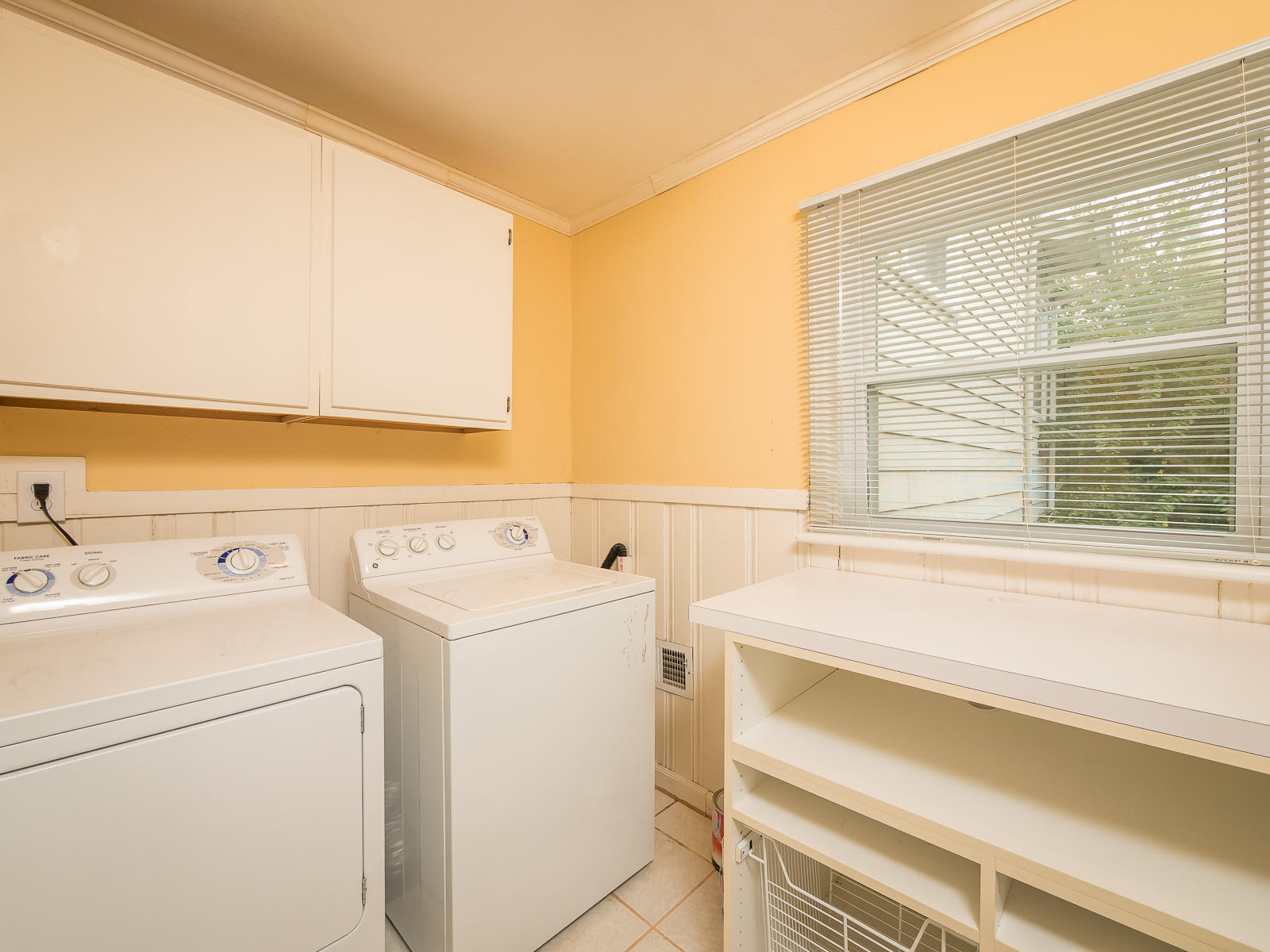 1408 Aladdin Road Lookout Mountain, GA 30750 - Photo 23 of 30 Washer, Dryer & Freezer Remain.