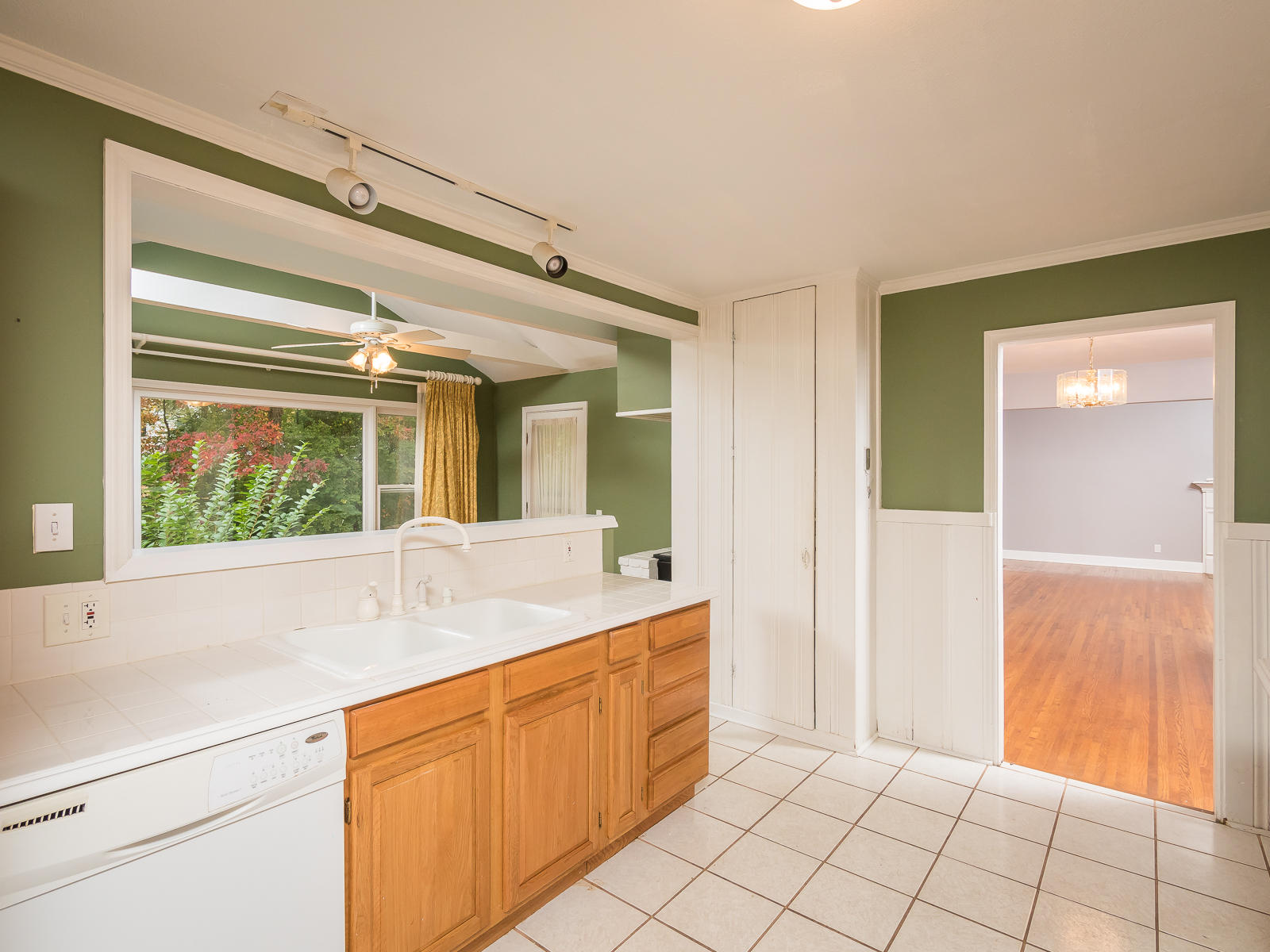 1408 Aladdin Road Lookout Mountain, GA 30750 - Photo 5 of 30 Kitchen.