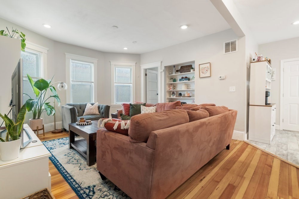 24 Buttonwood Street Boston, MA 02125 - Photo 5 of 42