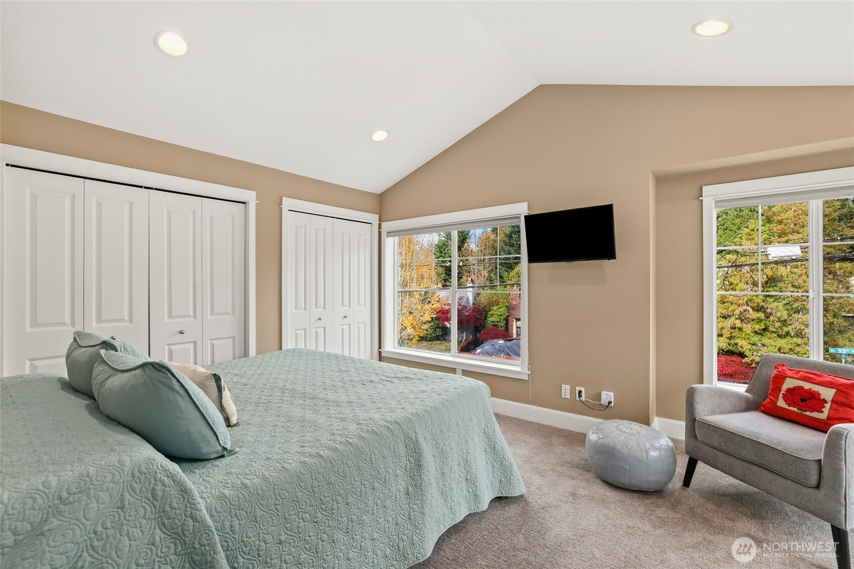 4535 Northeast 55th Street Seattle, WA 98105 - Photo 13 of 21