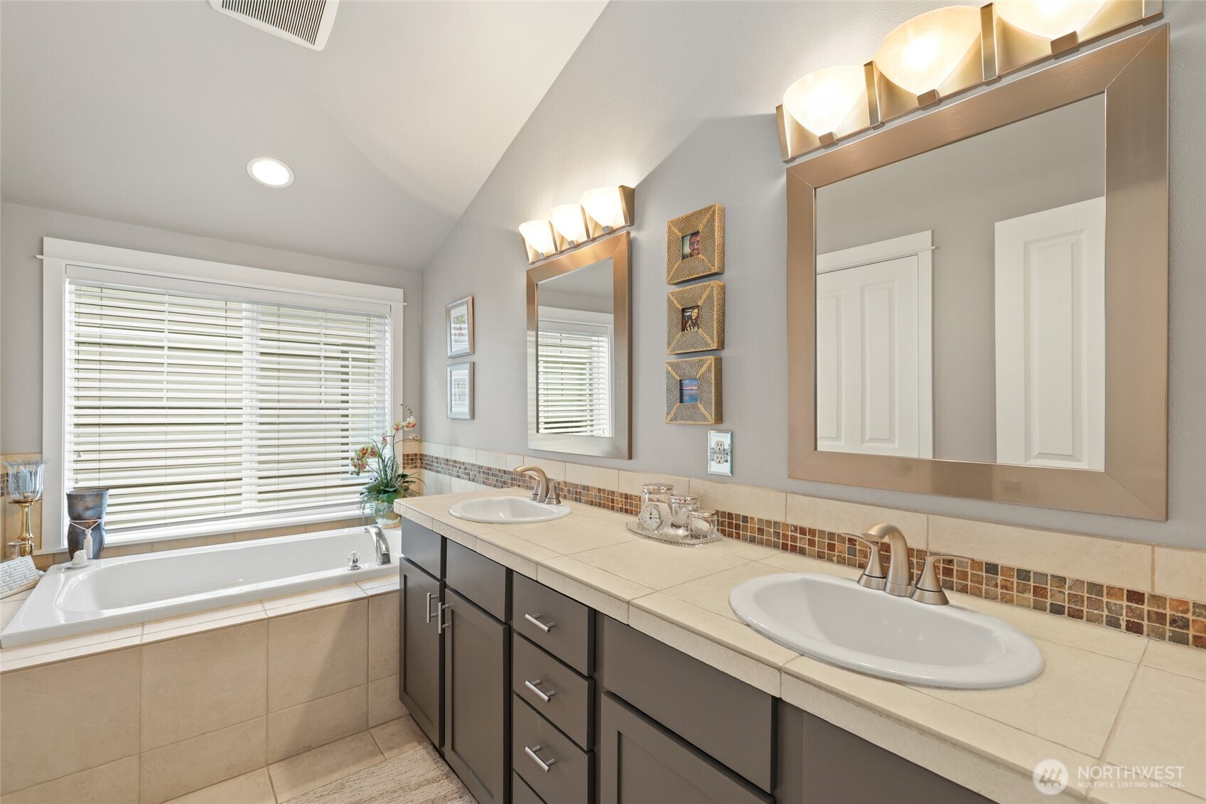 4535 Northeast 55th Street Seattle, WA 98105 - Photo 15 of 21