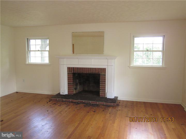 16 Crown Road Trenton, NJ 08638 - Photo 3 of 10 Family Room