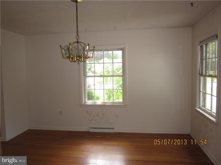 16 Crown Road Trenton, NJ 08638 - Photo 4 of 10 Dining Room