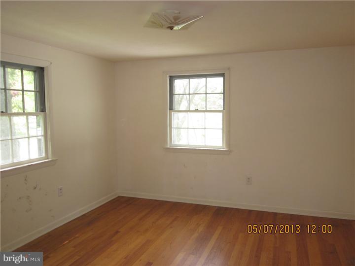 16 Crown Road Trenton, NJ 08638 - Photo 8 of 10 Bedroom 3