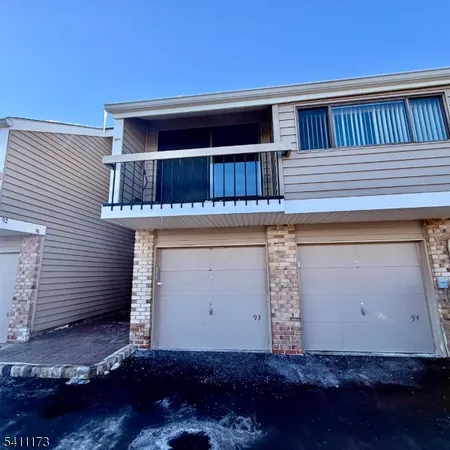 $259,900 | 93 Overlook Drive, Clinton, NJ 08809