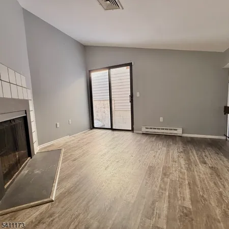 $259,900 | 93 Overlook Drive, Clinton, NJ 08809