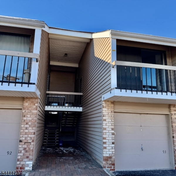 93 Overlook Drive Clinton, NJ 08809 - Photo 2 of 16