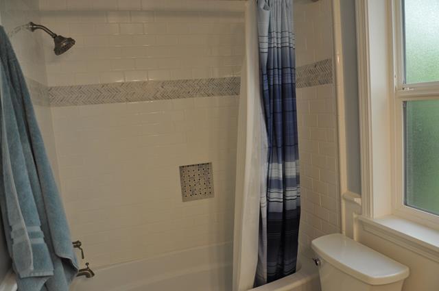 723 Southwest Larch Road Grants Pass, OR 97526 - Photo 15 of 29 hall bath