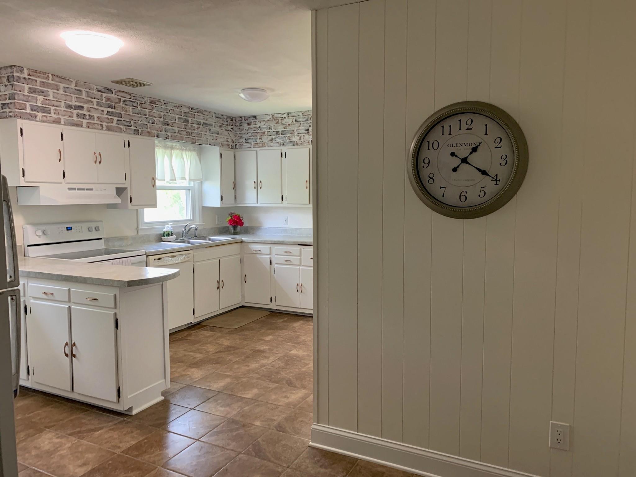 2344 Idavere Road Southwest Roanoke, VA 24015 - Photo 5 of 16 kitchen2
