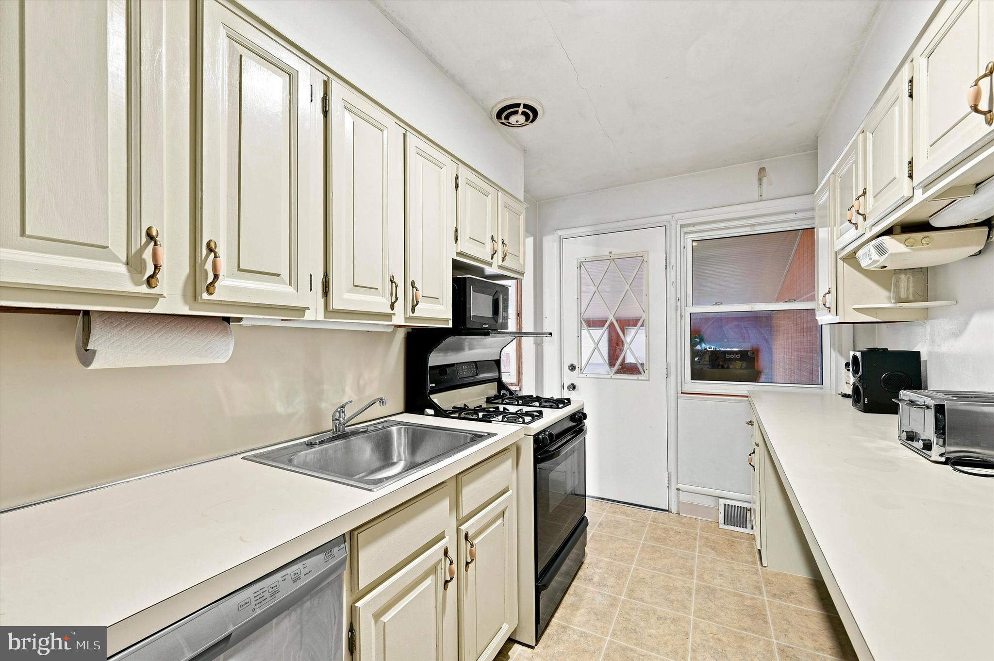 1403 Parklane Road Swarthmore, PA 19081 - Photo 12 of 25