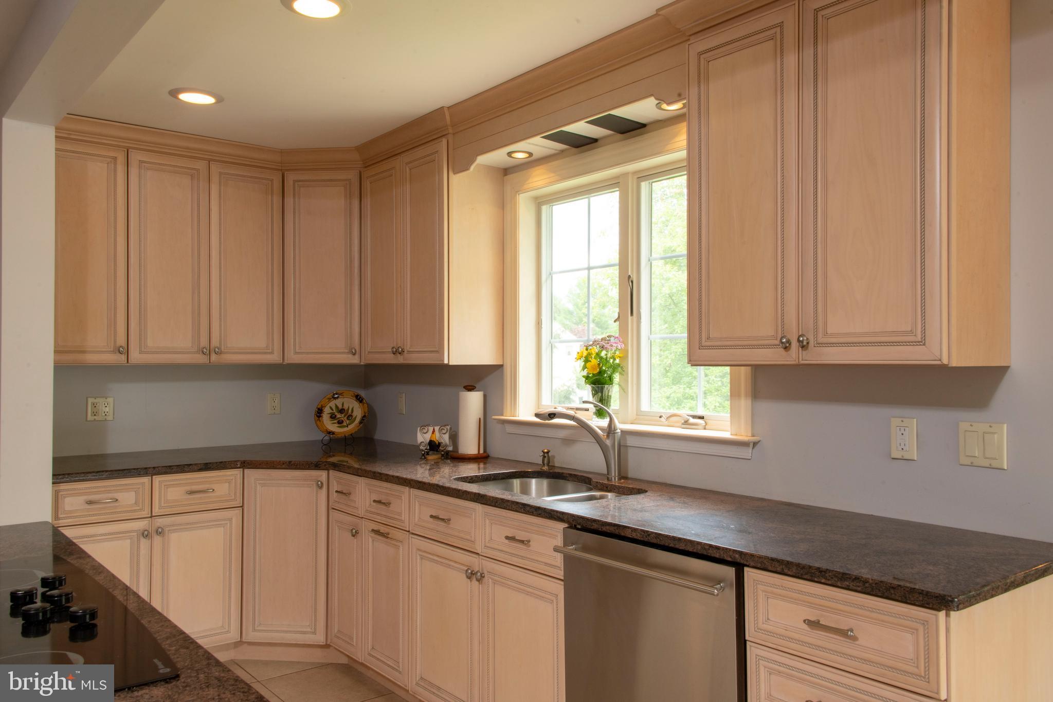 3046 Comfort Road New Hope, PA 18938 - Photo 27 of 57 custom cabinets with granite couners