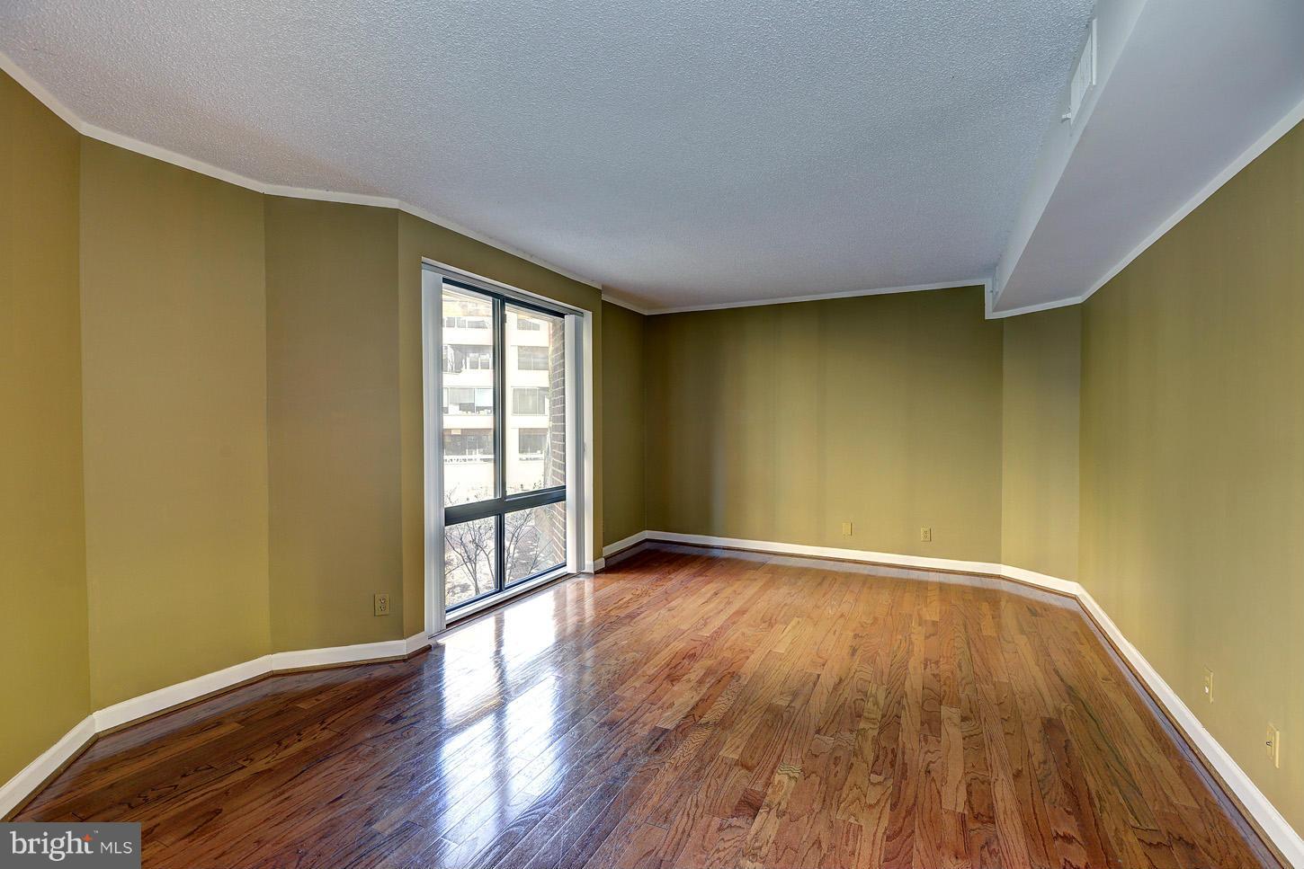 1077 30th Street Northwest, Unit 201 Washington, DC 20007 - Photo 15 of 23 Living Area