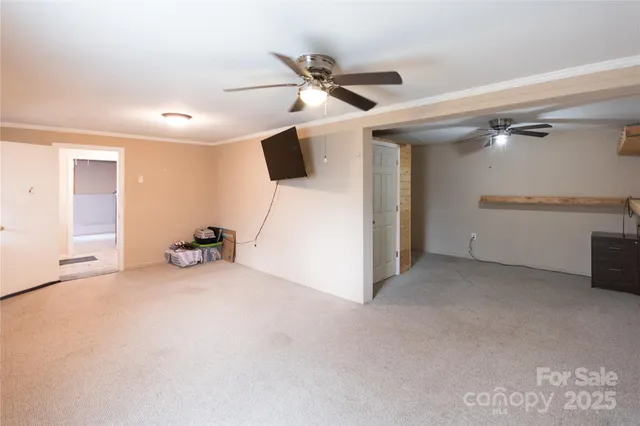 a view of a livingroom with a ceiling fan