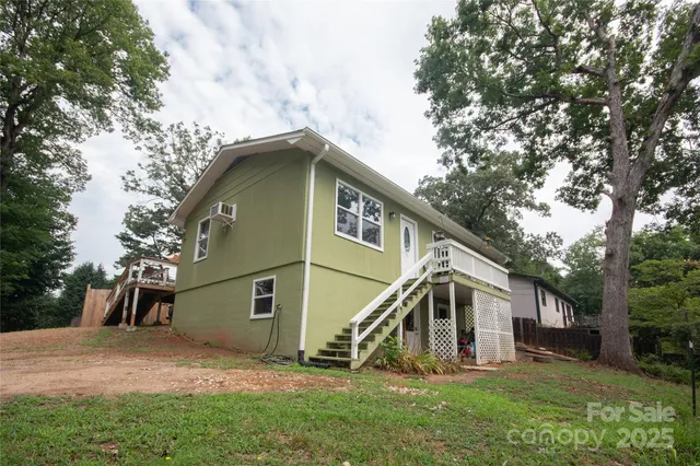 a house view with a outdoor space