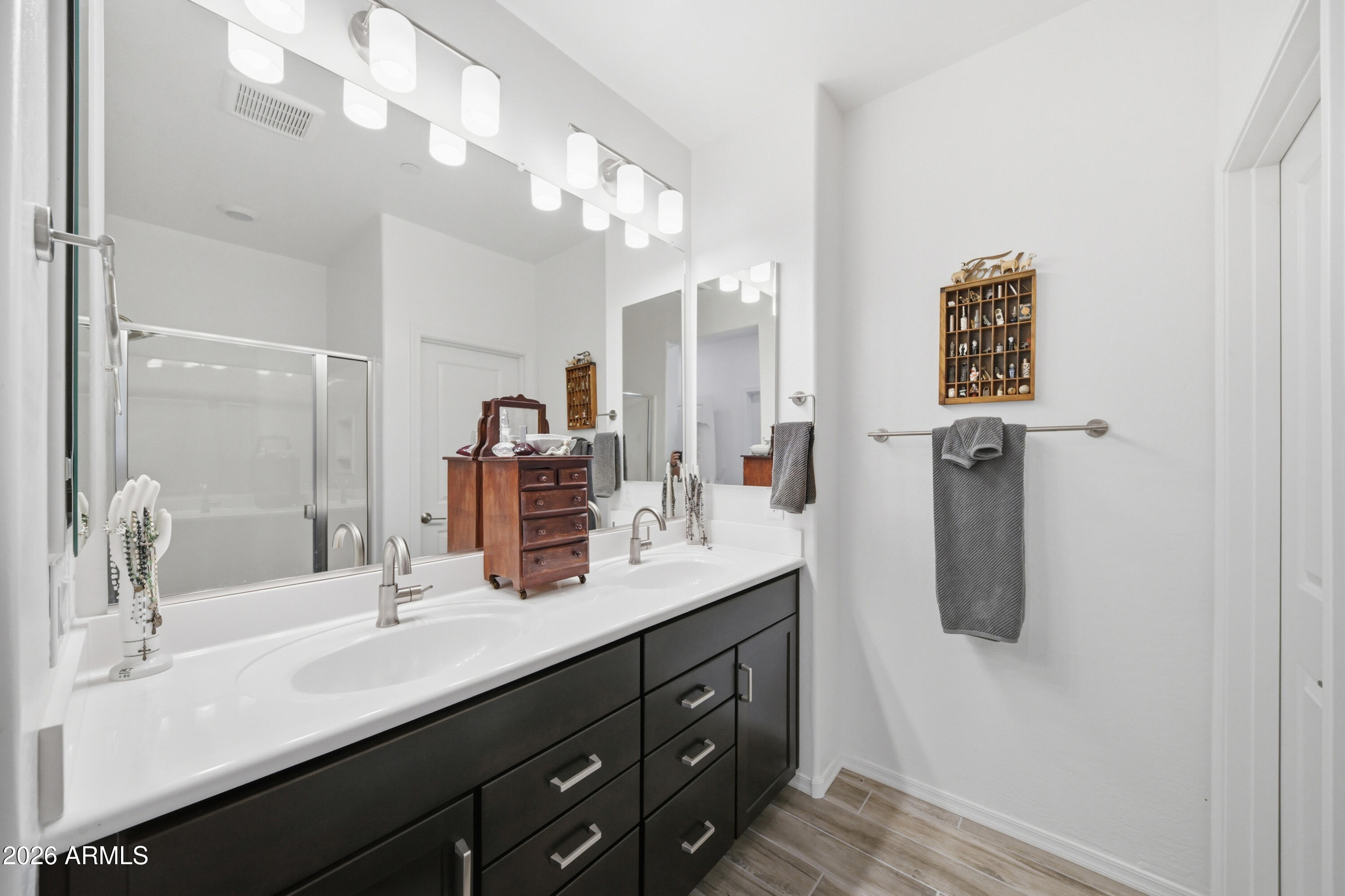 1917 East Hampton Lane, Unit 106 Gilbert, AZ 85295 - Photo 20 of 25 a bathroom with a sink vanity and mirror