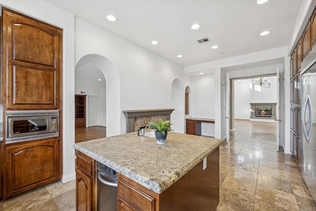 4033 Keri Way Fallbrook, CA 92028 - Photo 5 of 72