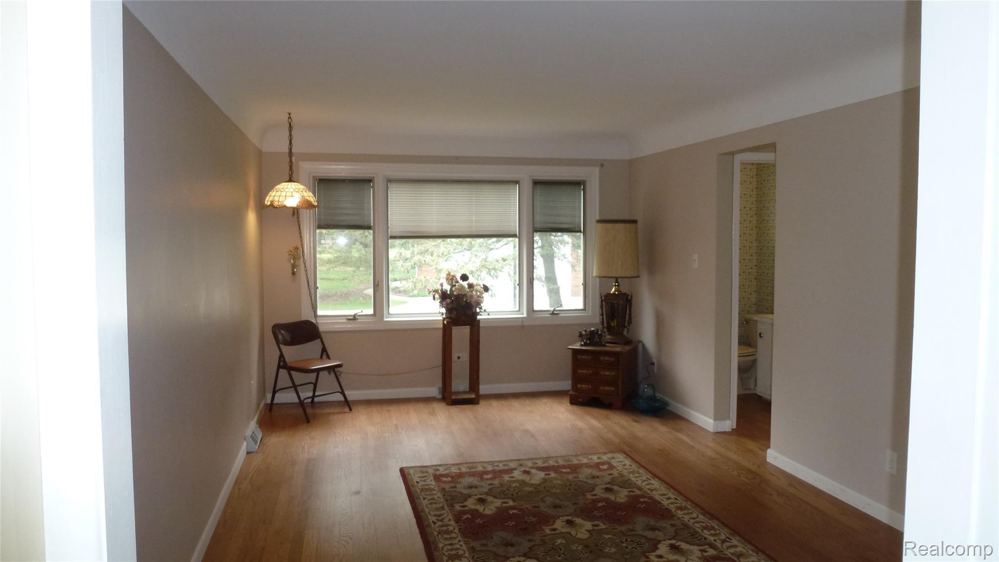 332 Texas Avenue Rochester, MI 48309 - Photo 4 of 28 P1030131.JPG