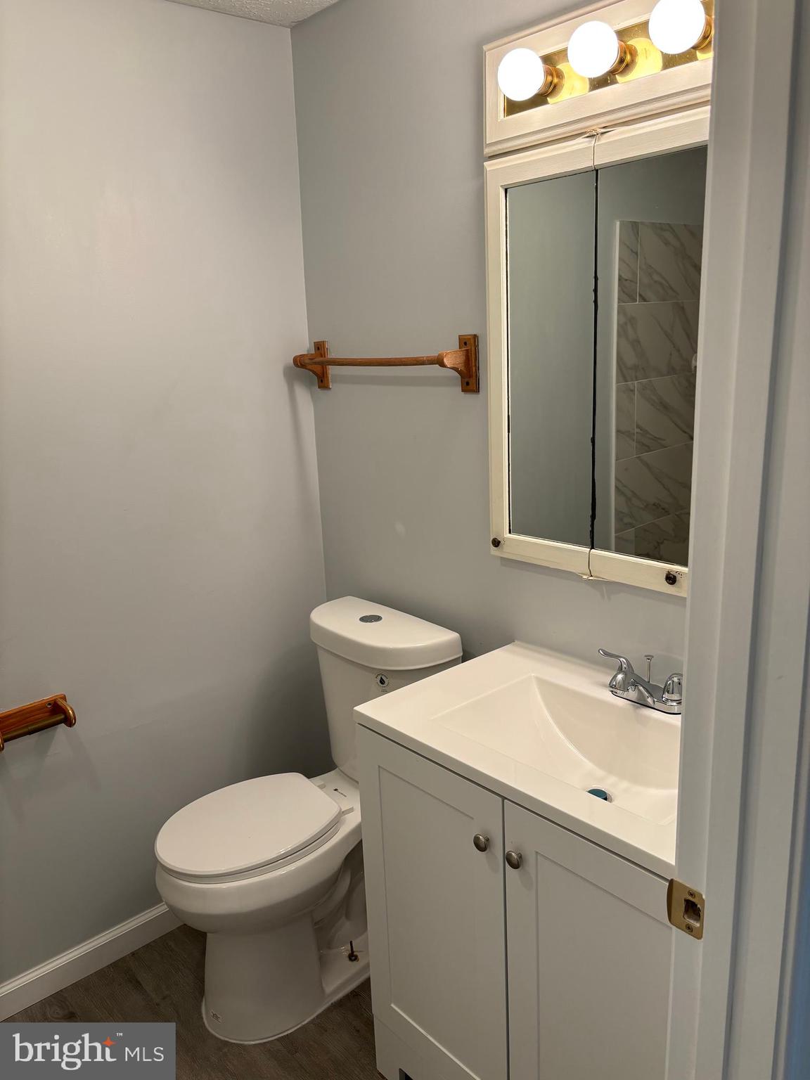 6355 Greenfield Road, Unit 1604 Elkridge, MD 21075 - Photo 24 of 33 Hallway Full Bath