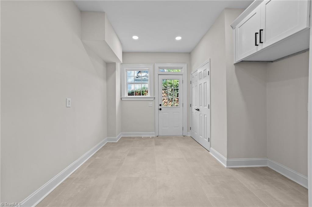 209 Edgedale Drive High Point, NC 27262 - Photo 16 of 40 Breakfast Nook/Pantry