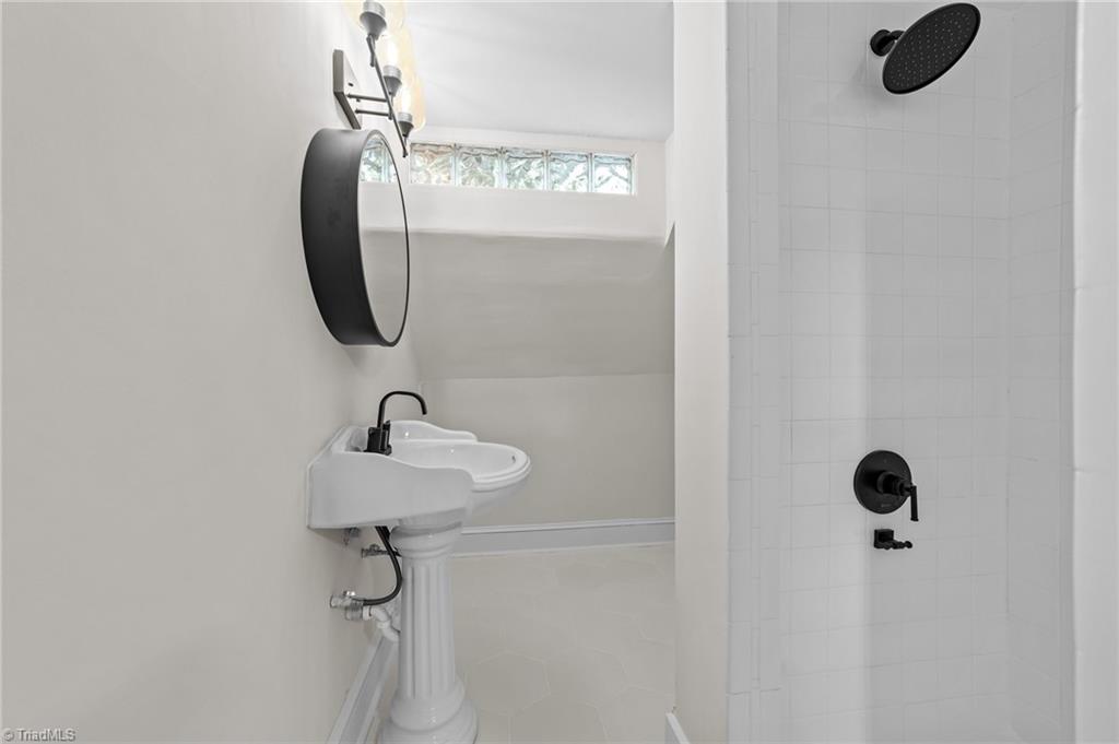 209 Edgedale Drive High Point, NC 27262 - Photo 25 of 40 Upstairs Full Bathroom for Bedroom #2