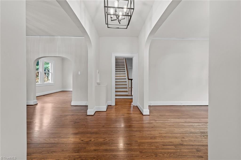 209 Edgedale Drive High Point, NC 27262 - Photo 5 of 40 Foyer