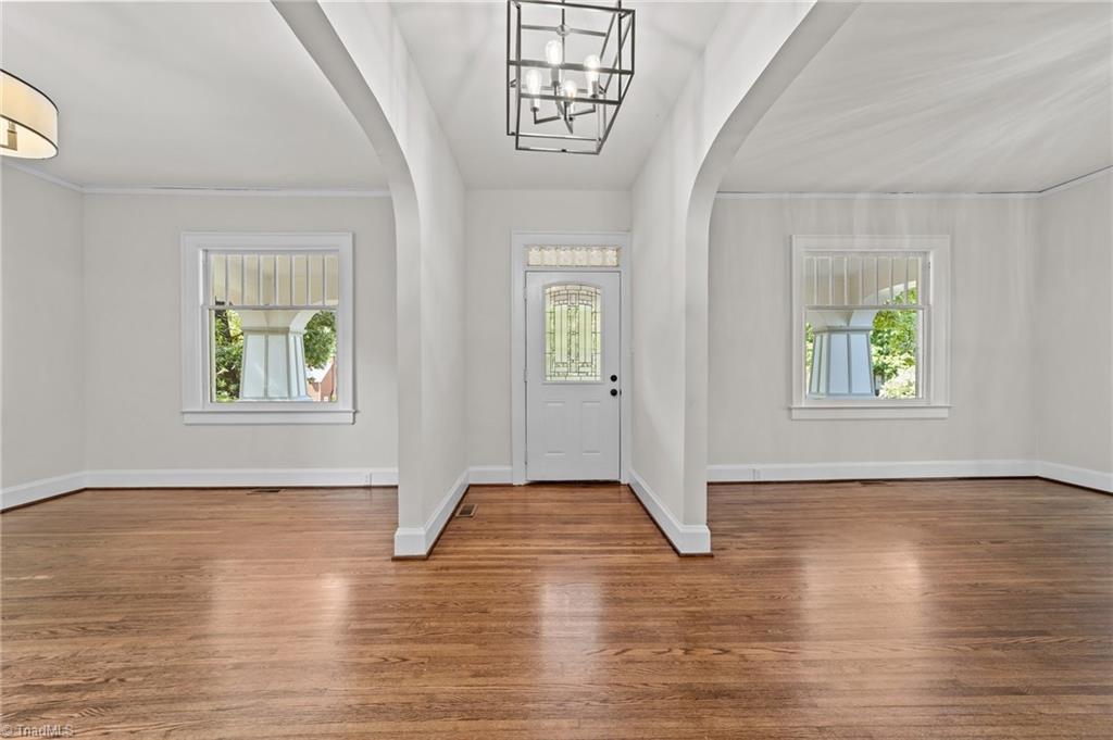 209 Edgedale Drive High Point, NC 27262 - Photo 6 of 40 Foyer