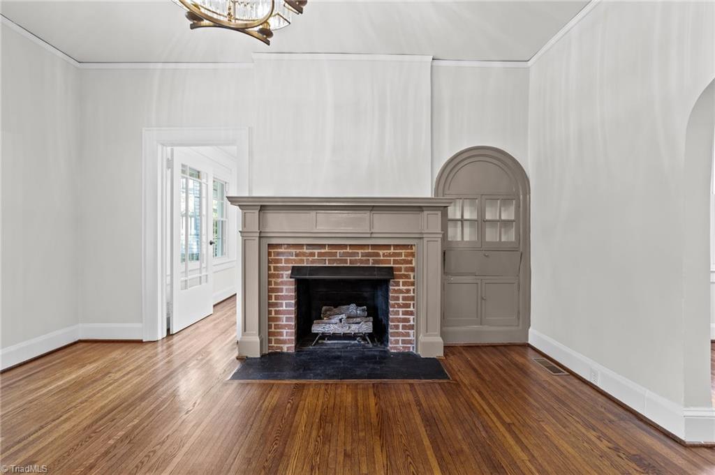 209 Edgedale Drive High Point, NC 27262 - Photo 10 of 40 Living Room