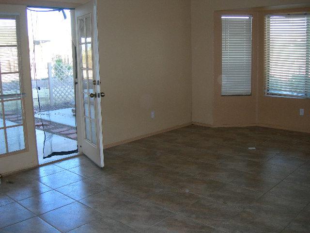 980 North Hilton Road Apache Junction, AZ 85119 - Photo 4 of 12 a view of an empty room and window