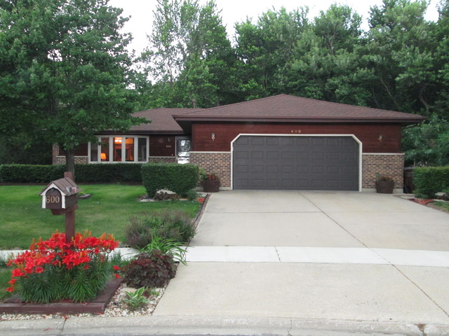 600 Schoolgate Road New Lenox, IL 60451 - Photo 1 of 24 a front view of a house with garden