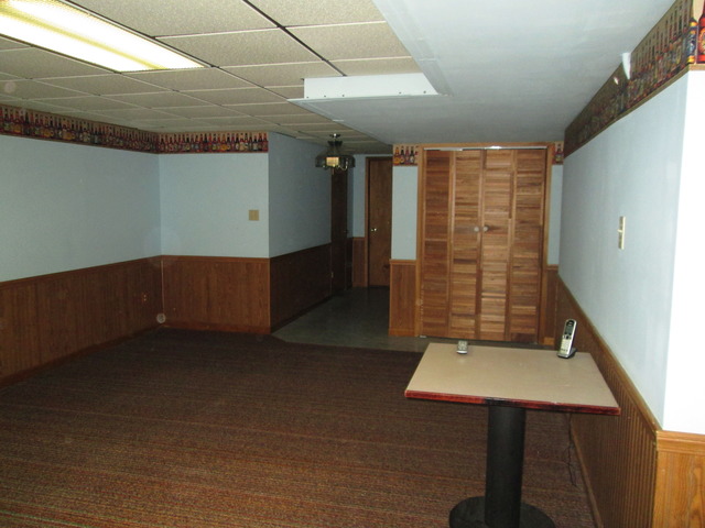 600 Schoolgate Road New Lenox, IL 60451 - Photo 13 of 24 a view of an empty room with a window