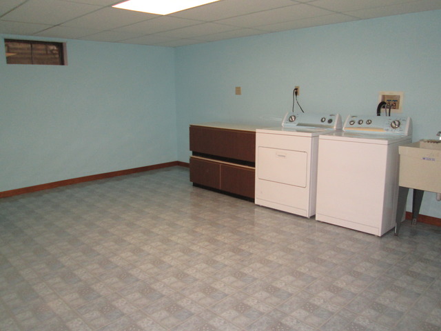 600 Schoolgate Road New Lenox, IL 60451 - Photo 16 of 24 a utility room with dryer and washer