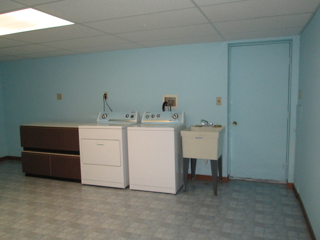 600 Schoolgate Road New Lenox, IL 60451 - Photo 17 of 24 a utility room with dryer and washer