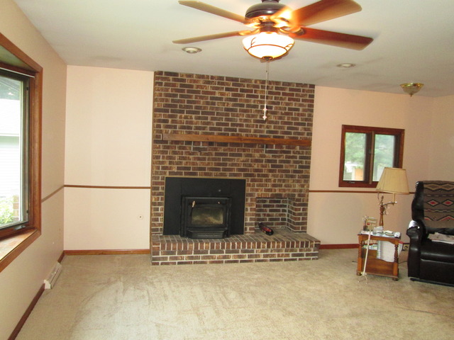 600 Schoolgate Road New Lenox, IL 60451 - Photo 3 of 24 a view of a livingroom with a fireplace