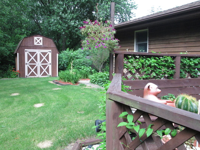 600 Schoolgate Road New Lenox, IL 60451 - Photo 22 of 24 a wooden bench sitting in front of a house