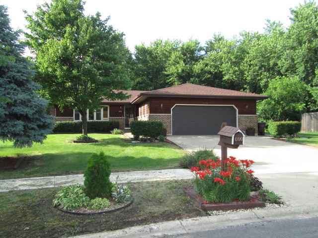 600 Schoolgate Road New Lenox, IL 60451 - Photo 23 of 24 a front view of house with a garden