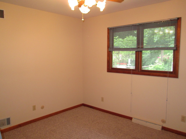 600 Schoolgate Road New Lenox, IL 60451 - Photo 6 of 24 an empty room with a window
