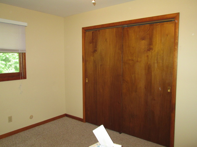 600 Schoolgate Road New Lenox, IL 60451 - Photo 7 of 24 a bathroom with a shower curtain