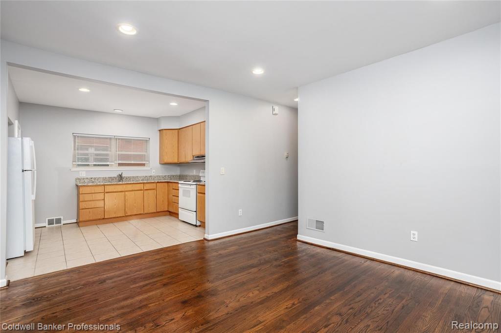 962 Nottingham Road, Unit 964 Grosse Pointe Park, MI 48230 - Photo 13 of 18
