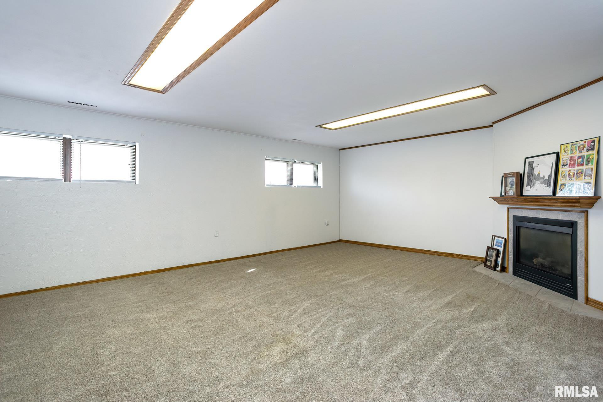 2512 Bidwell Road Muscatine, IA 52761 - Photo 17 of 23 Gallery Image 17