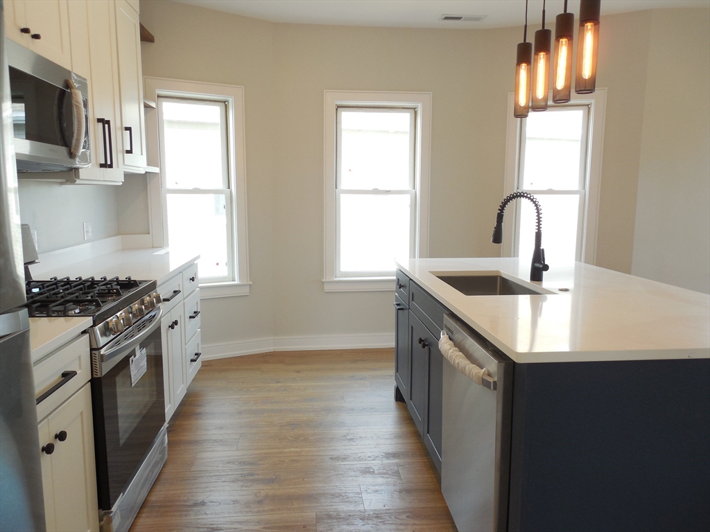 88 School Street, Unit B Watertown, MA 02472 - Photo 7 of 18