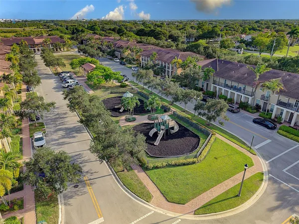 $549,000 | 839 Southwest 147th Terrace, Unit 5, Pembroke Pines, FL 33027