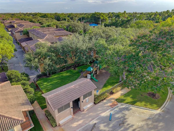 $549,000 | 839 Southwest 147th Terrace, Unit 5, Pembroke Pines, FL 33027