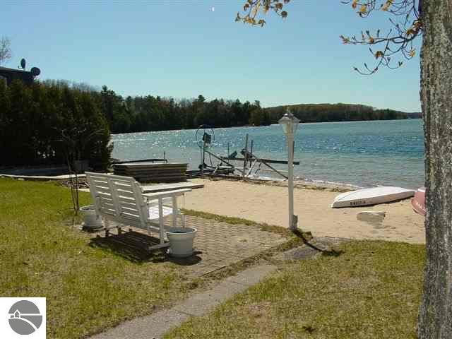 7496 Secor Road Traverse City, MI 49685 - Photo 5 of 12 1715184-4.JPG
