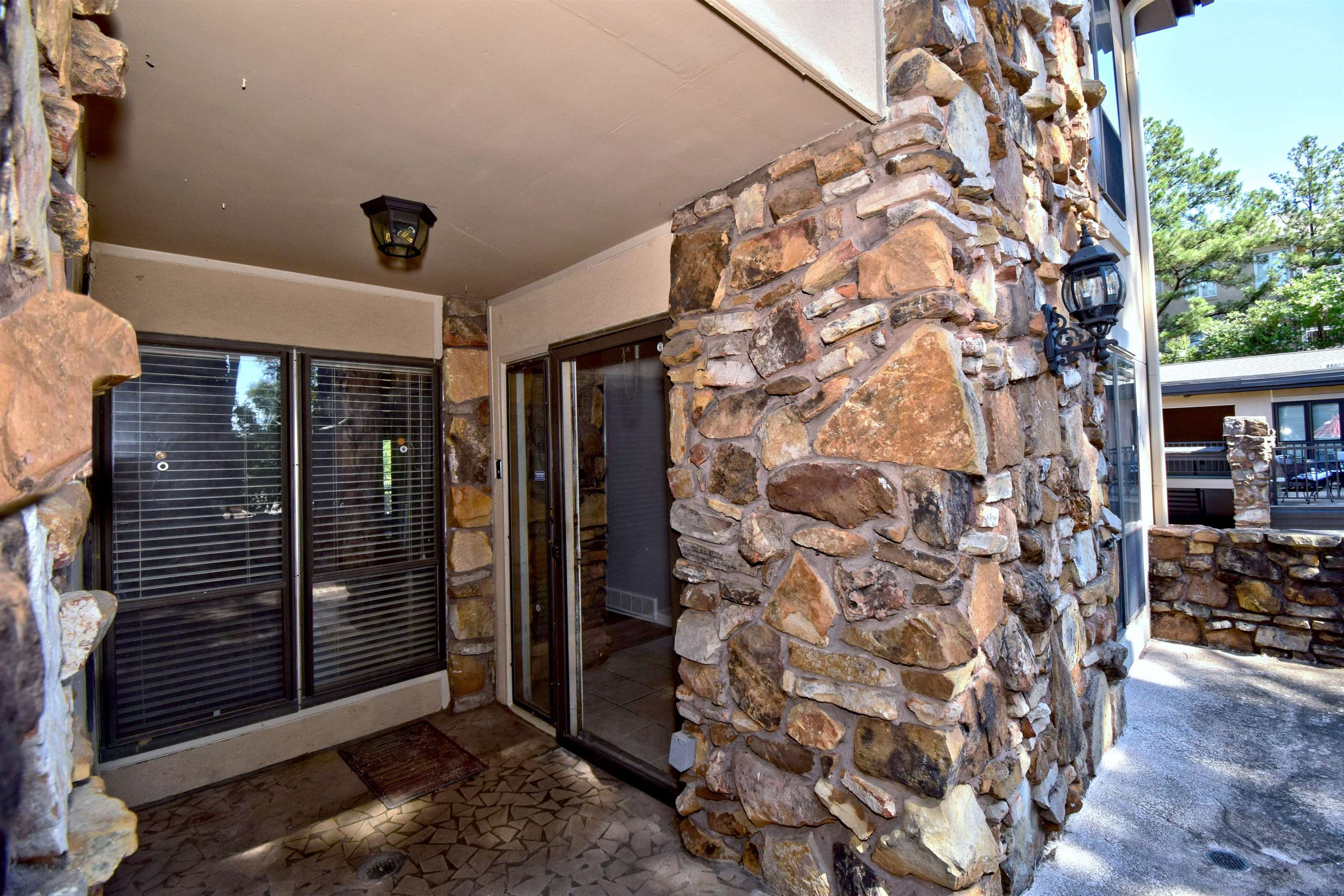 415 South Perkins Road, Unit 415 Memphis, TN 38117 - Photo 2 of 15 Gallery Image 2
