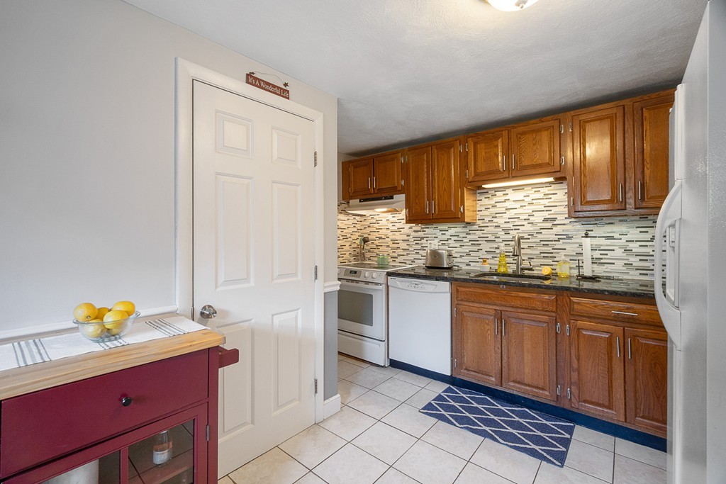68 Preston Street, Unit 4F Wakefield, MA 01880 - Photo 5 of 21